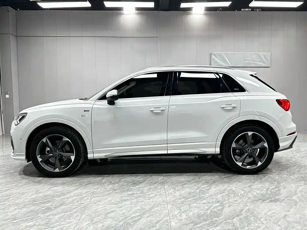 Audi Q3 2022 — фото 9
