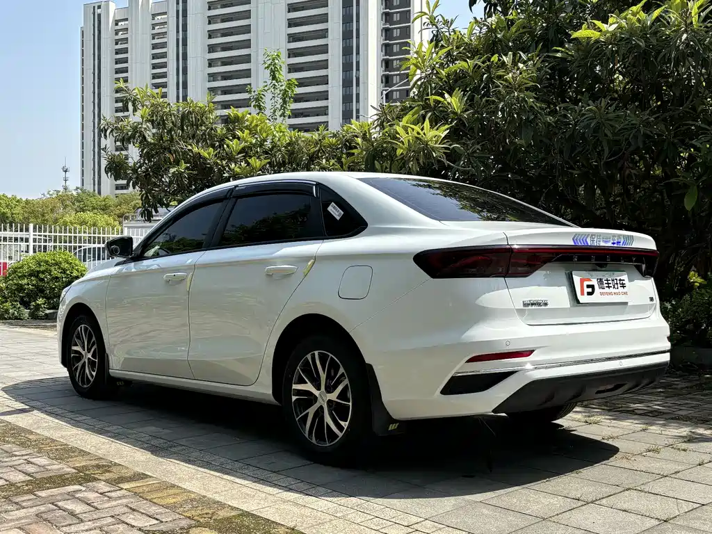 Geely Emgrand 2025 — фото 23