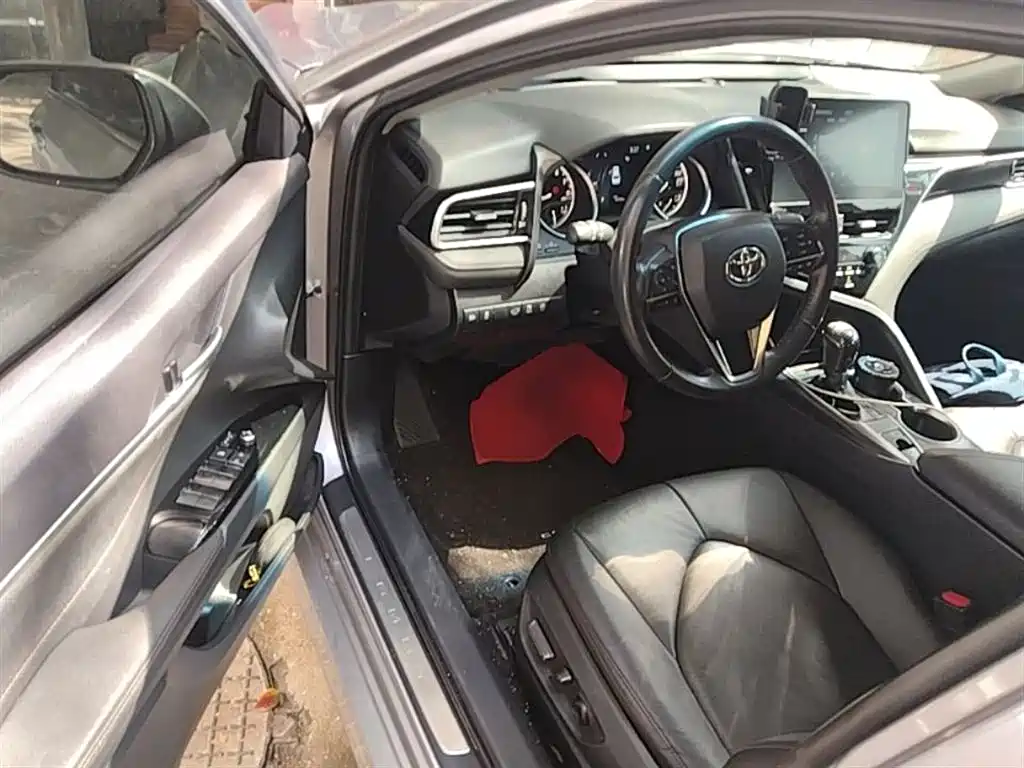 Toyota Camry 2022 — фото 16