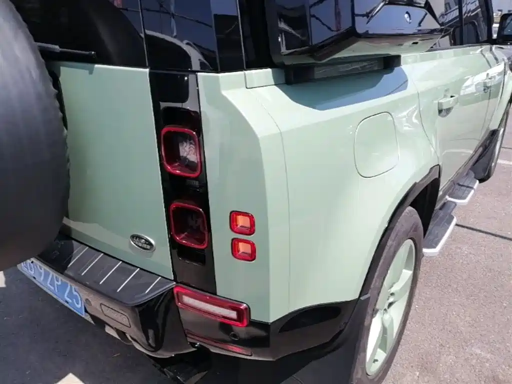 Land Rover Defender 2023 — фото 8