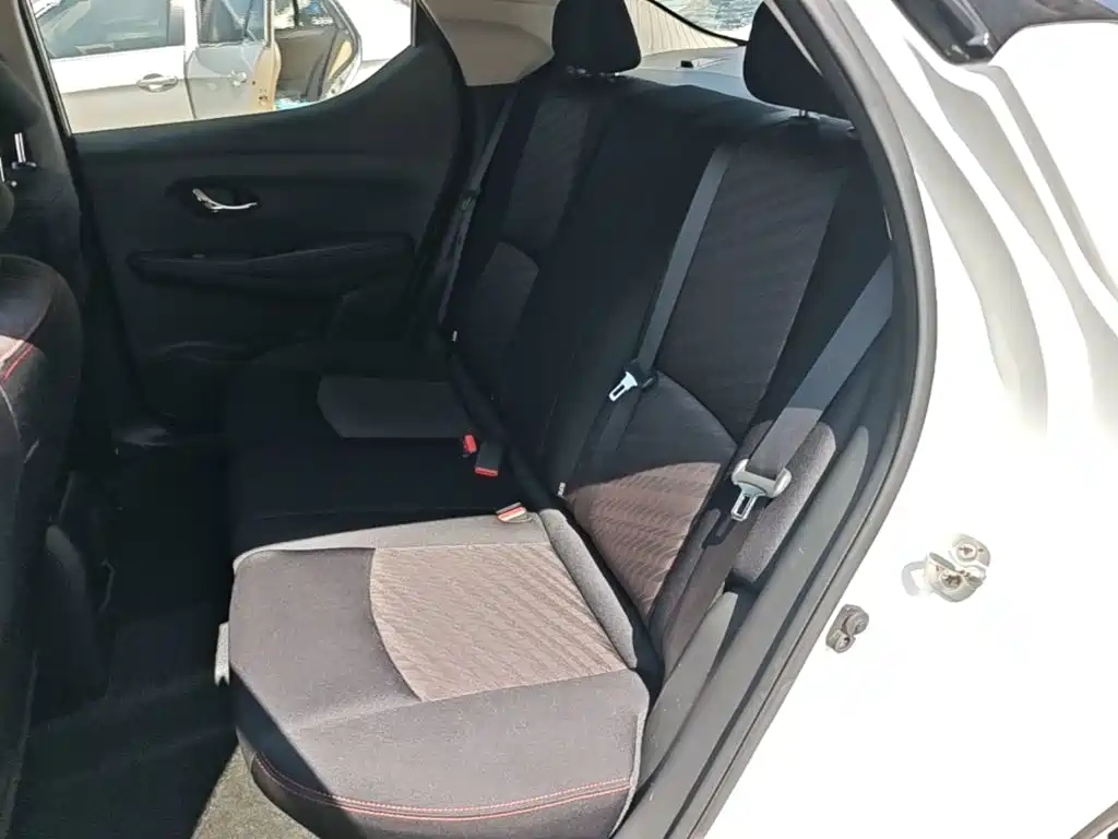 Nissan Bluebird 2017 — фото 13