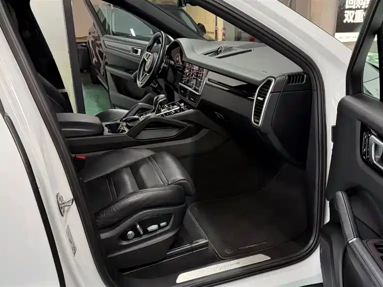 Porsche Cayenne 2020 — фото 12