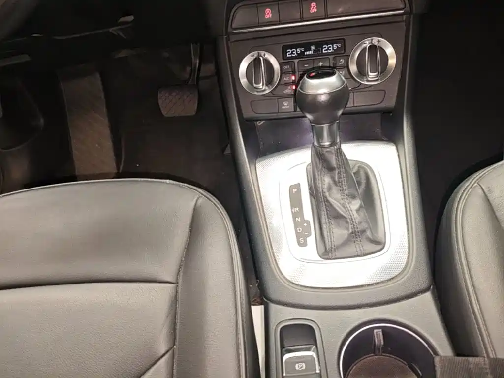 Audi Q3 2015 — фото 14