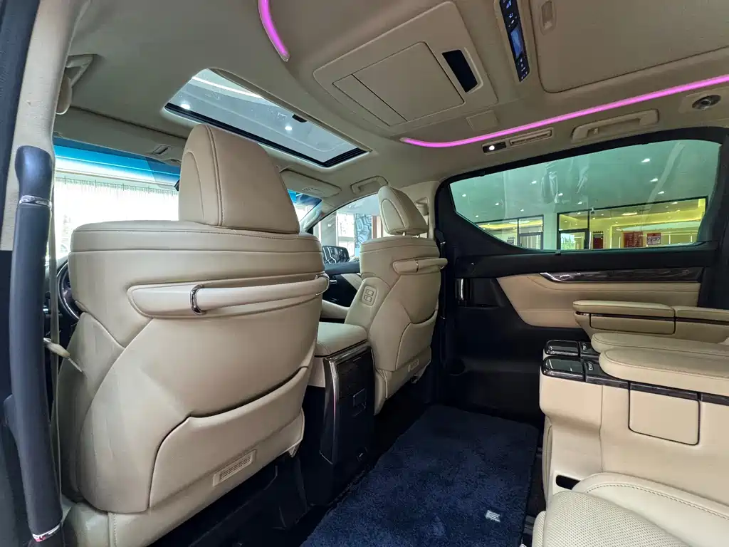 Toyota Vellfire 2023 — фото 13