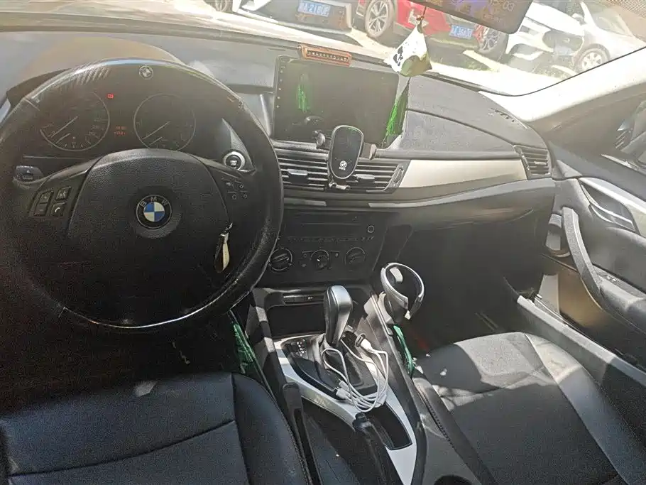 BMW X1 2012 — фото 12