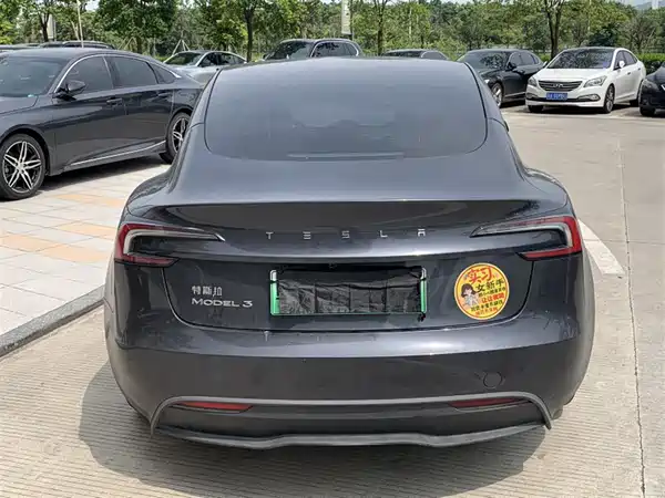 Tesla Model 3 2024