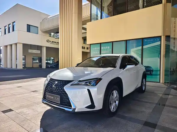 Lexus UX 2021