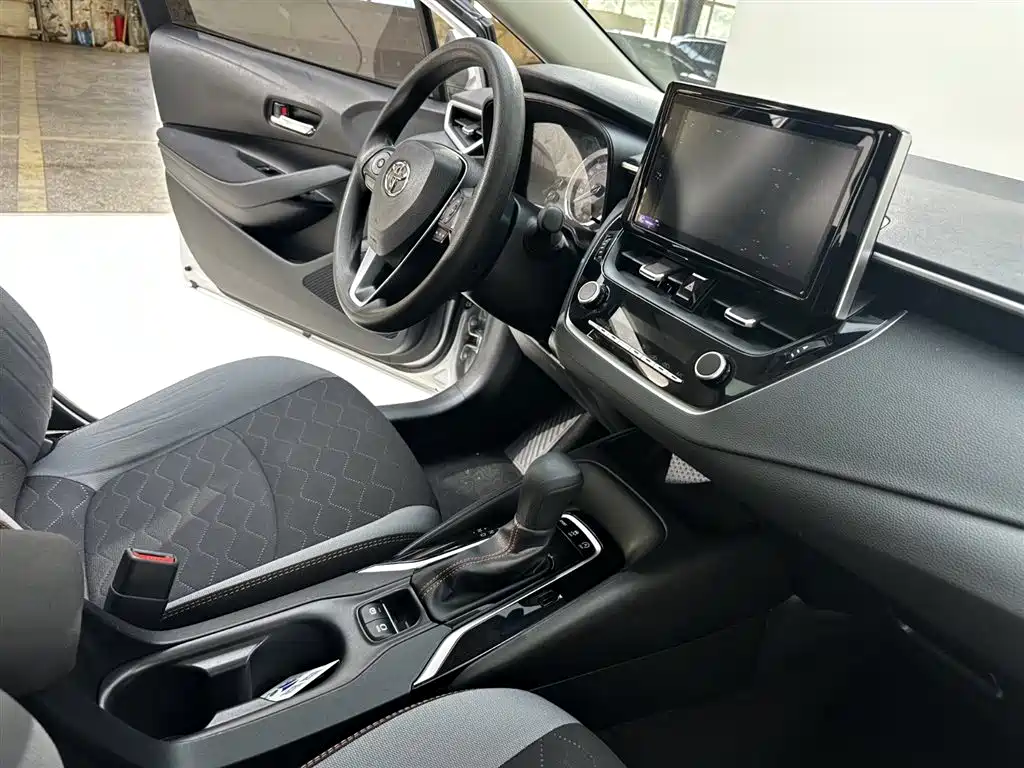 Toyota Corolla 2023 — фото 10