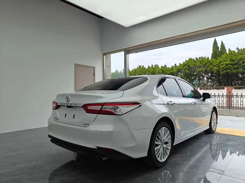 Toyota Camry 2020 — фото 5