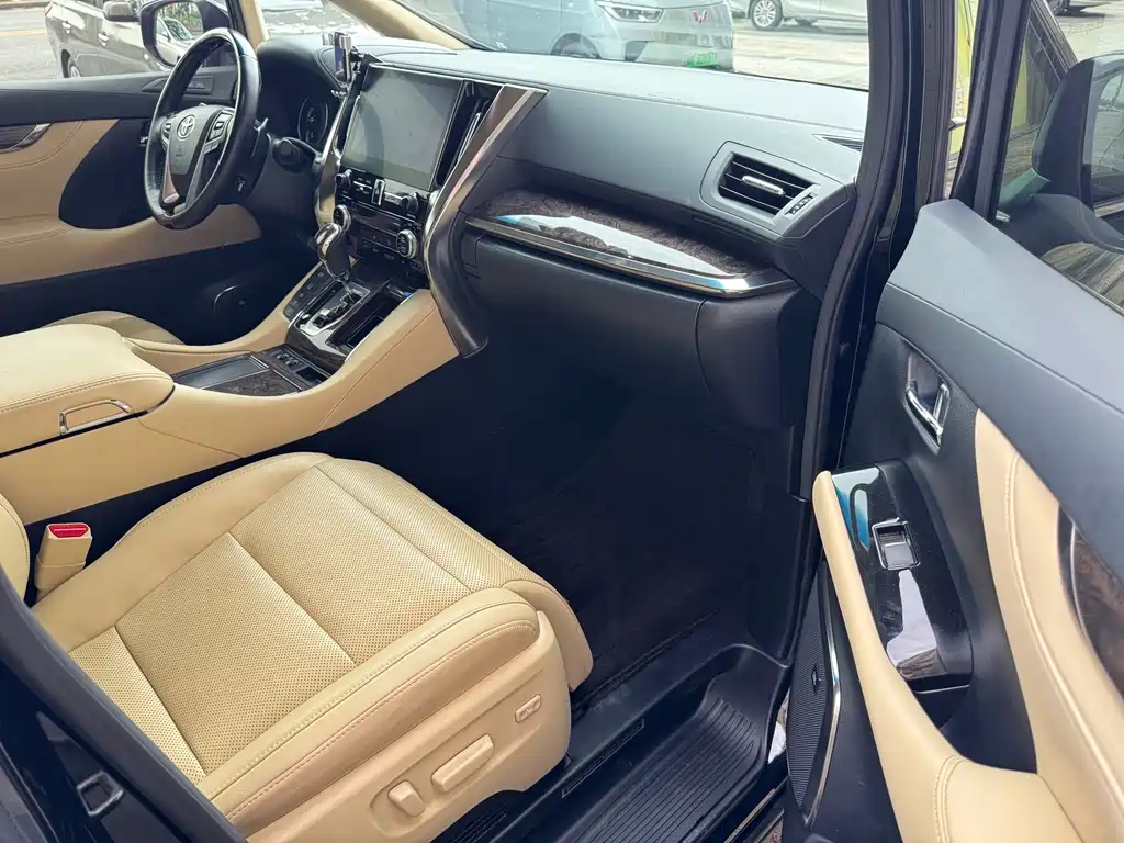 Toyota Vellfire 2023 — фото 9