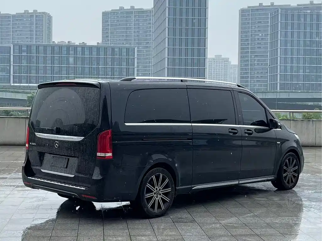 Mercedes-Benz V-Class 2023 — фото 12