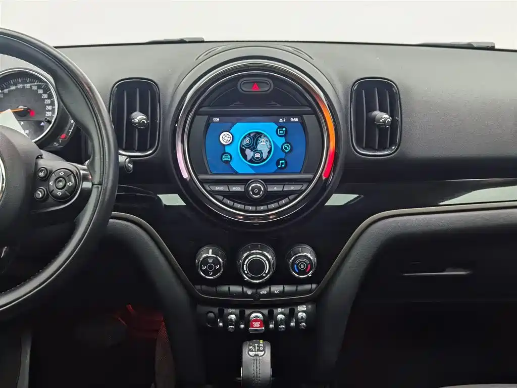 MINI Countryman 2018 — фото 12