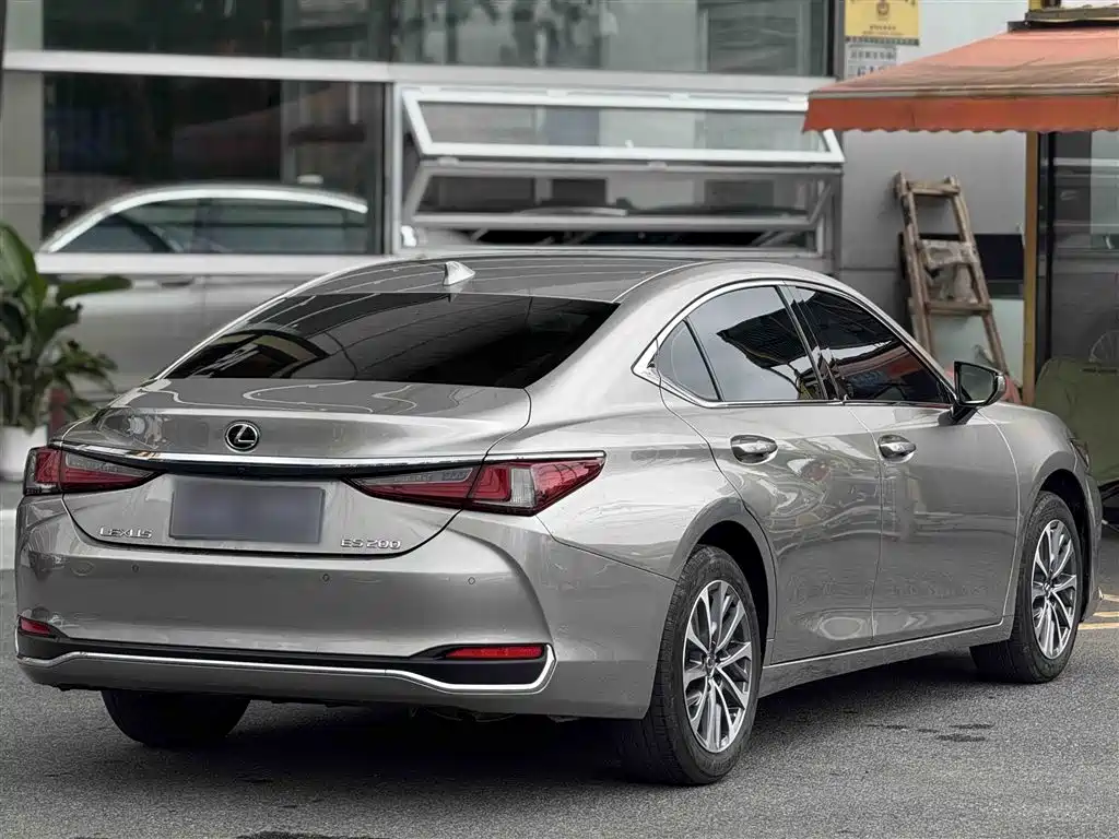Lexus ES 2022 — фото 7