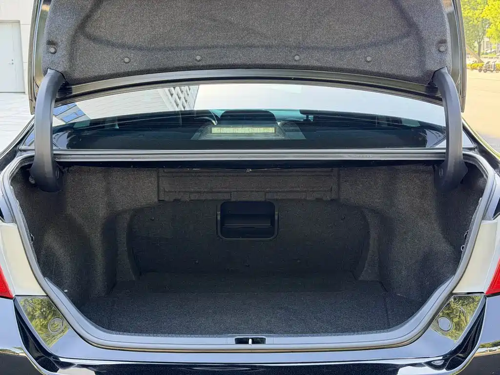 Toyota Camry 2015 — фото 15