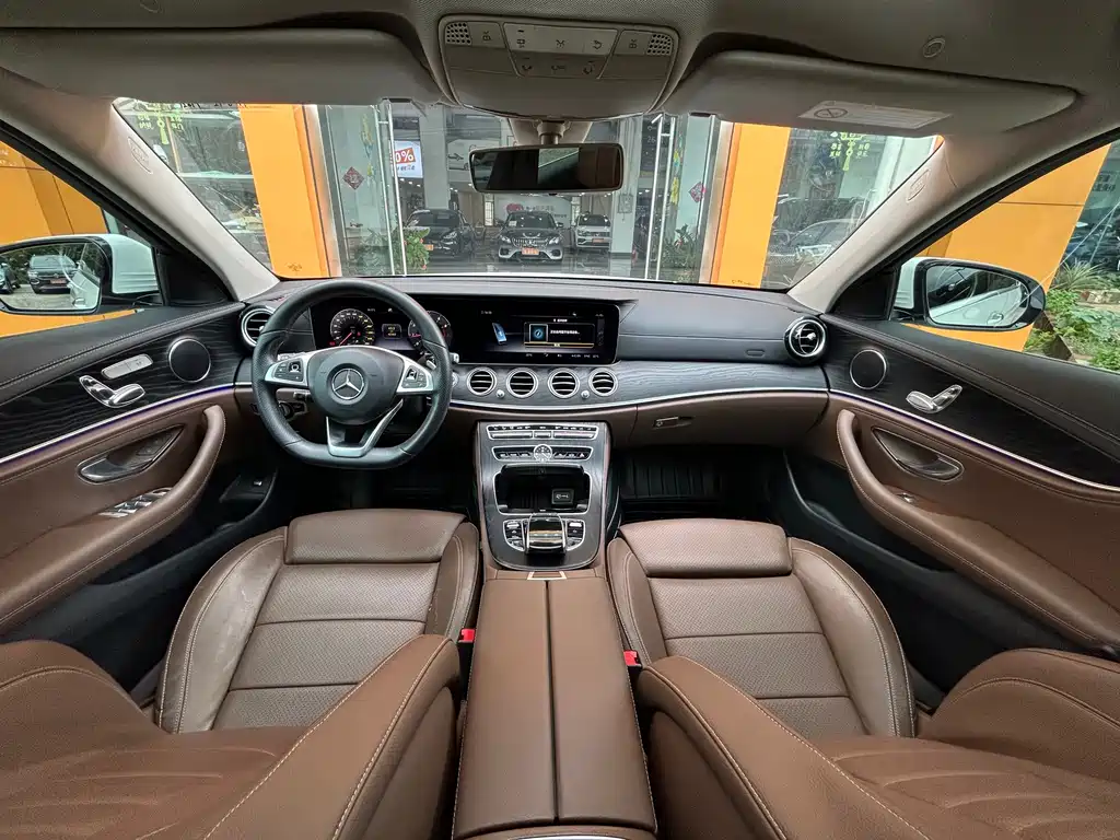 Mercedes-Benz E-Class 2018 — фото 15