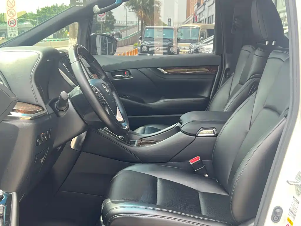 Toyota Alphard 2018 — фото 8