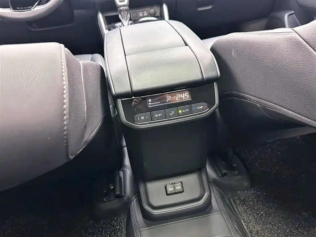 Toyota Crown Kluger 2024 — фото 17
