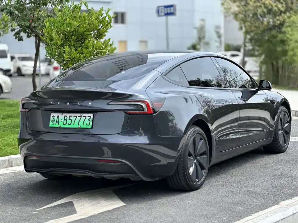 Tesla Model 3 2025 — фото 7