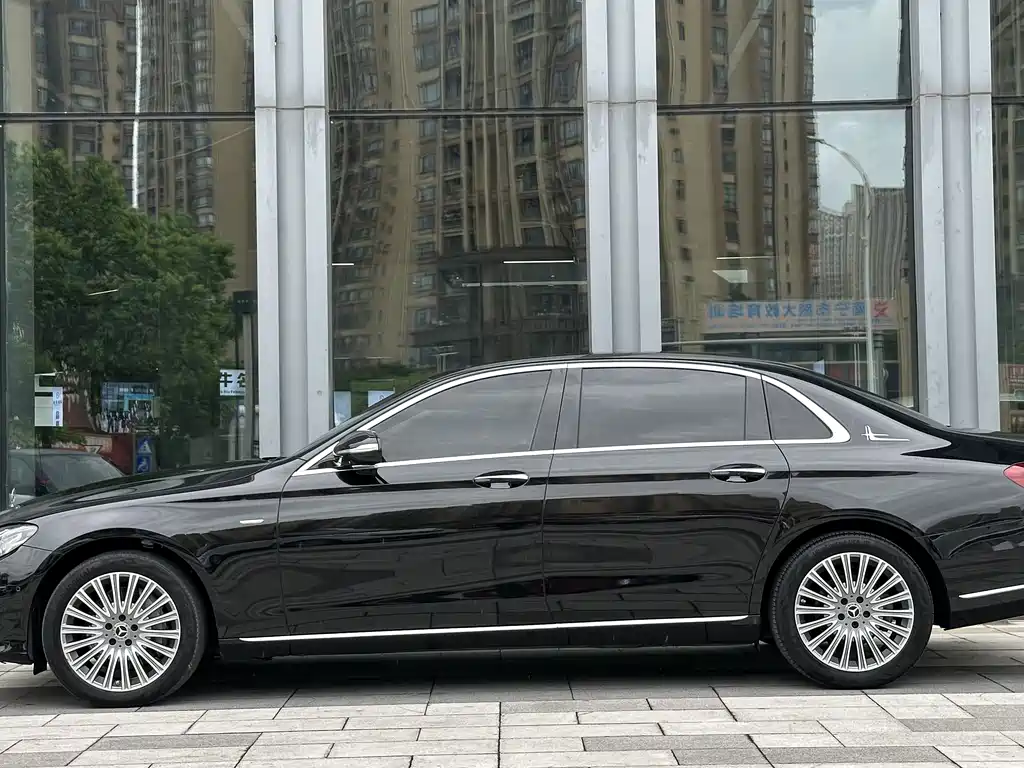 Mercedes-Benz E-Class 2020 — фото 15