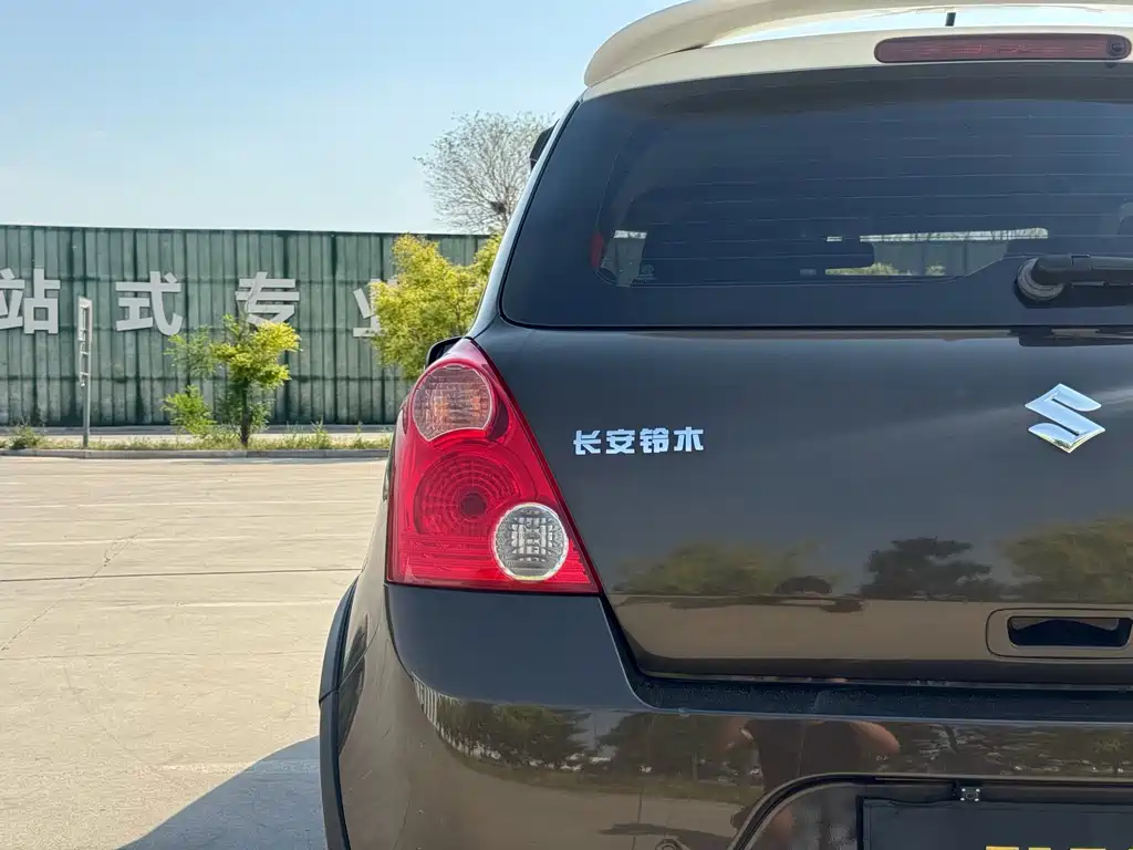 Suzuki Swift 2018 — фото 17