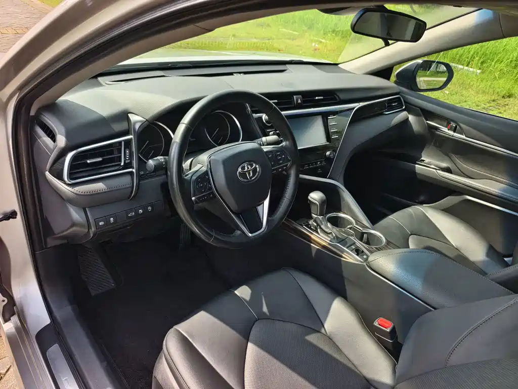 Toyota Camry 2019 — фото 13