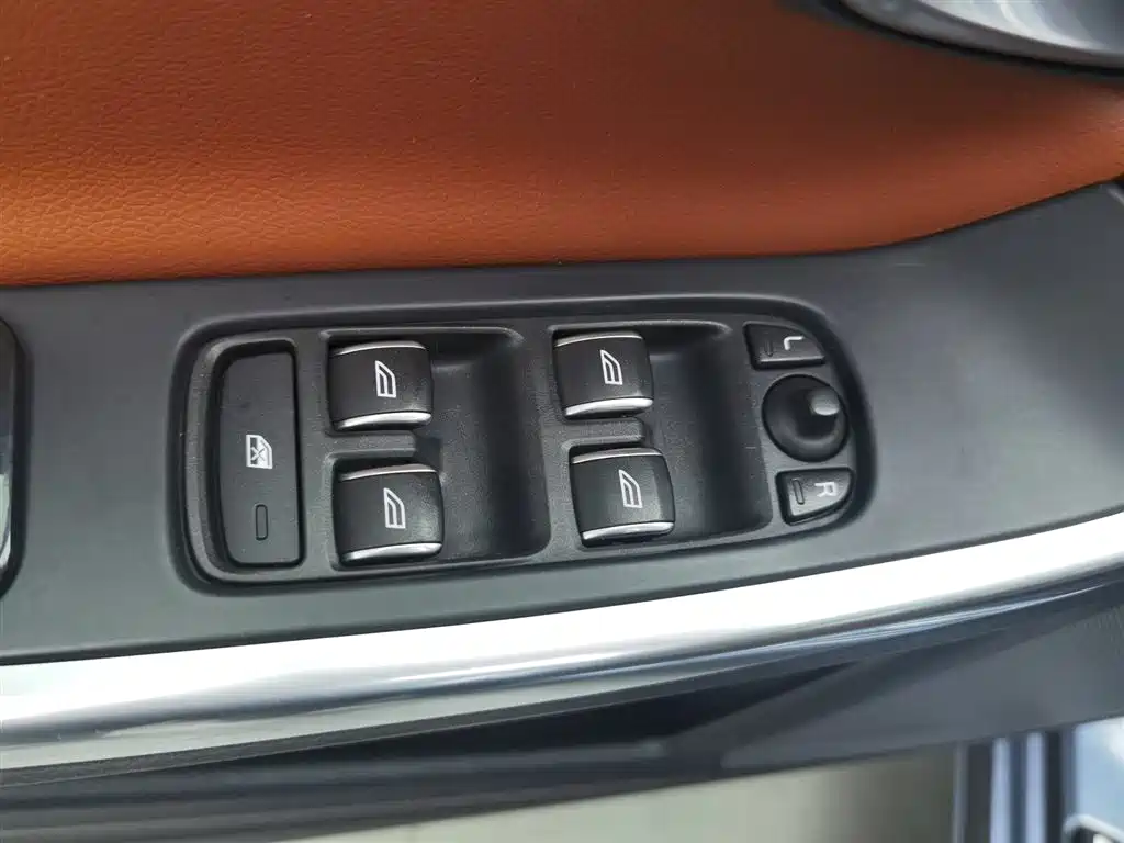 Volvo S60 2017 — фото 9