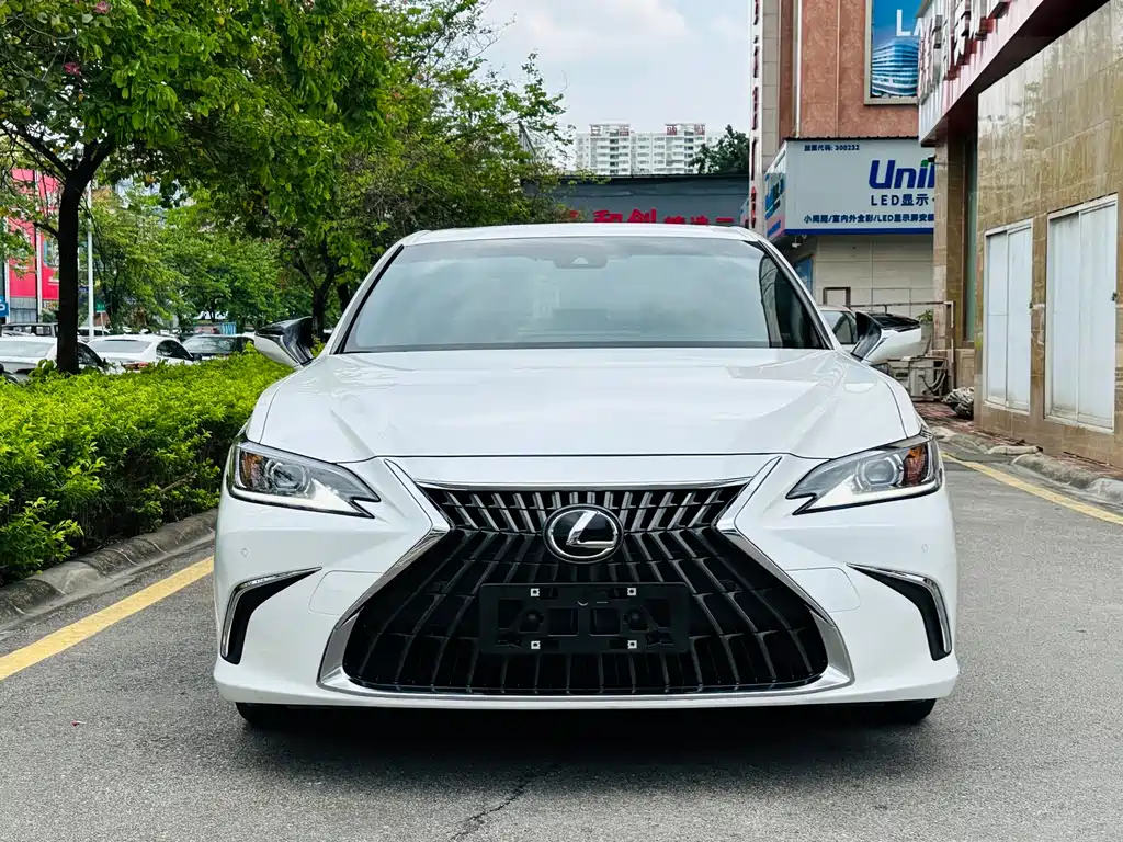 Lexus ES 2023 — фото 2
