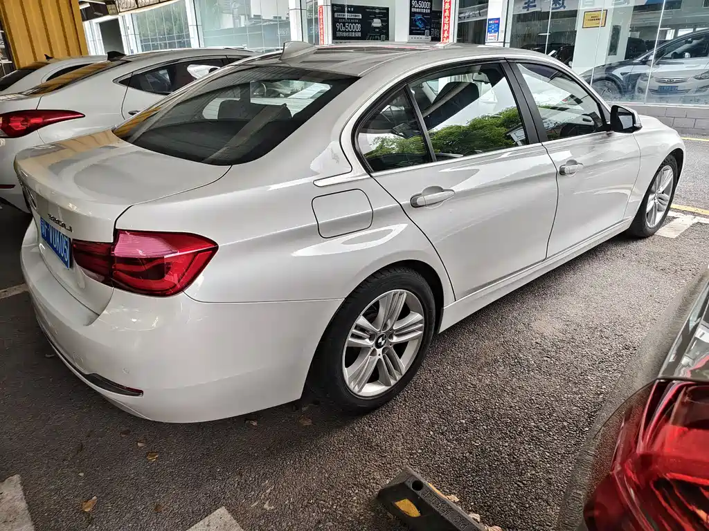 BMW 3 Series 2019 — фото 13