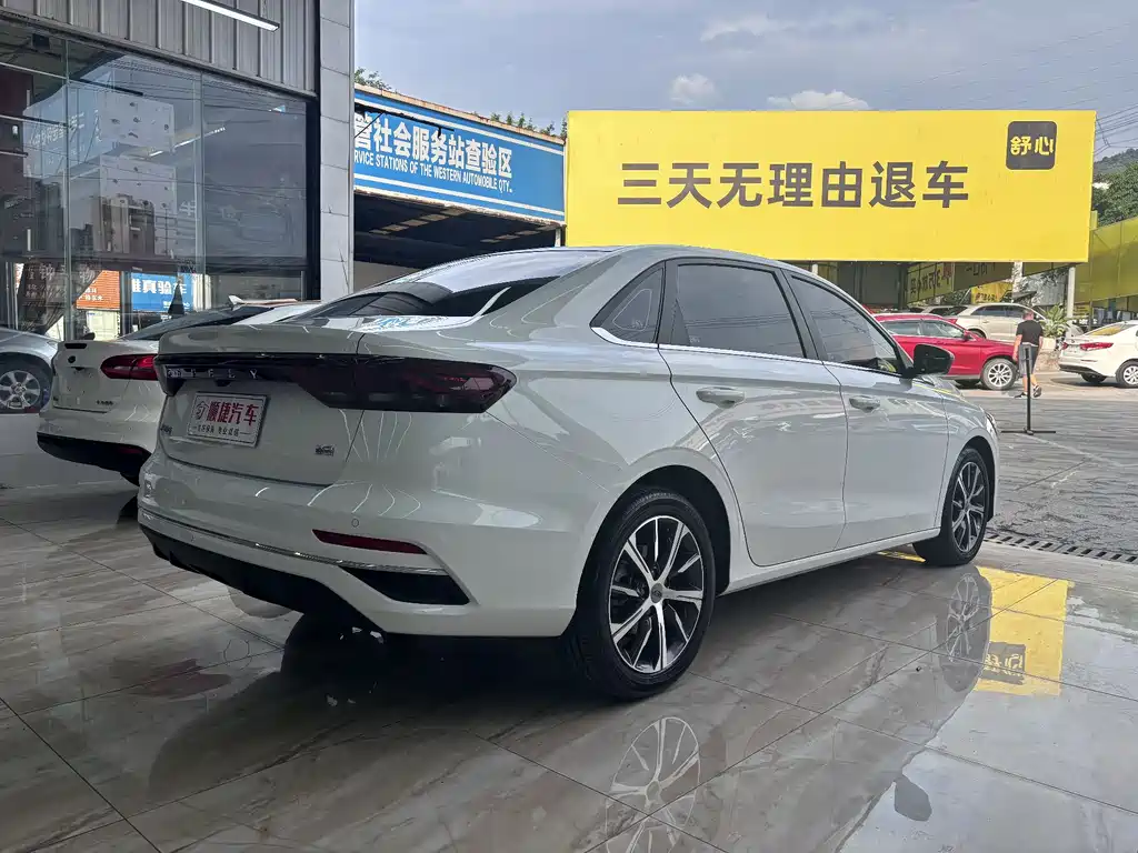 Geely Emgrand 2022 — фото 10