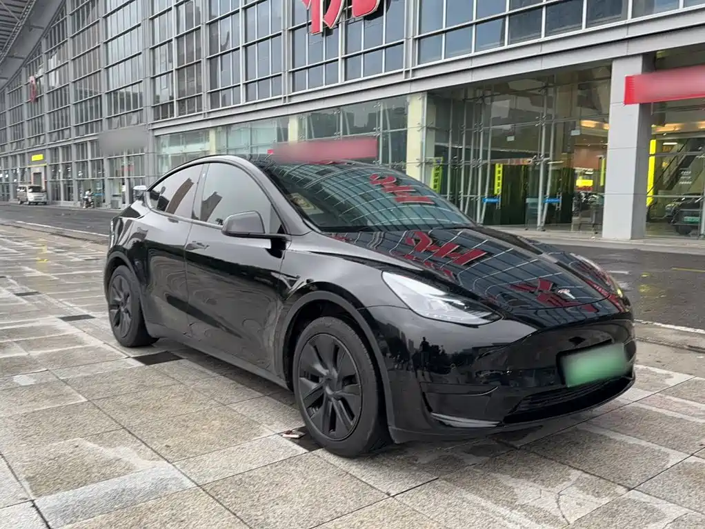 Tesla Model Y 2023 — фото 11