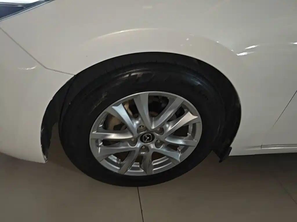 Mazda 3 Axela 2017 — фото 23