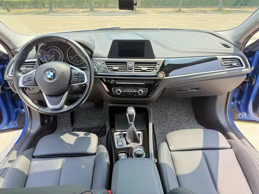 BMW 1 Series 2018 — фото 6