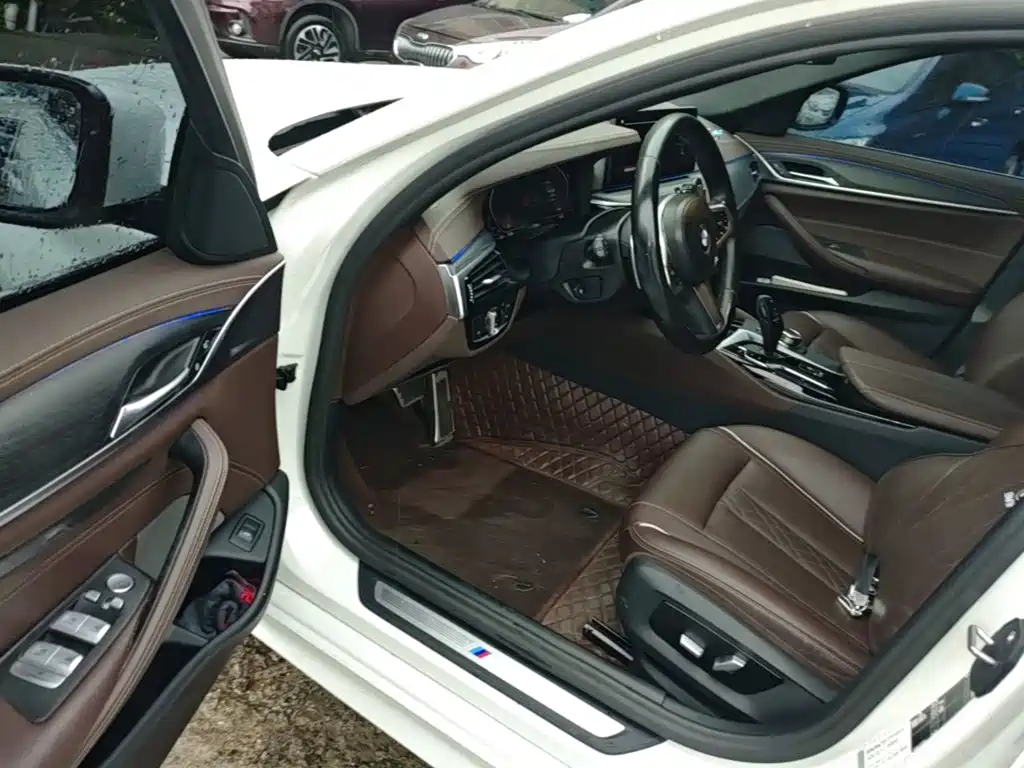 BMW 5 Series 2022 — фото 16