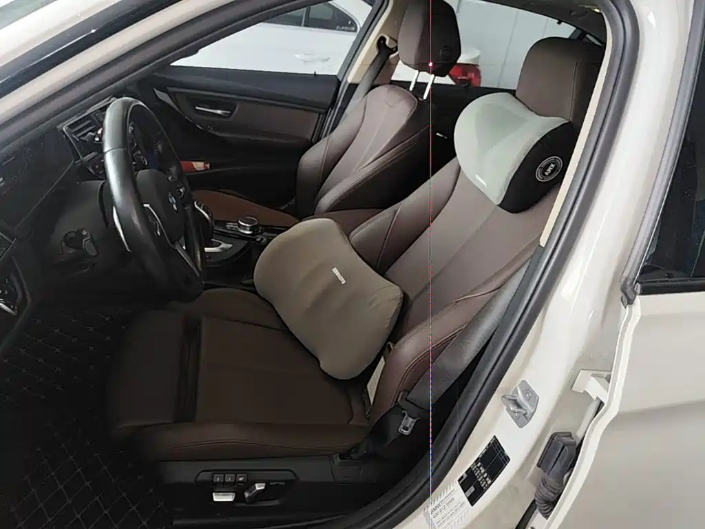BMW 3 Series 2018 — фото 15