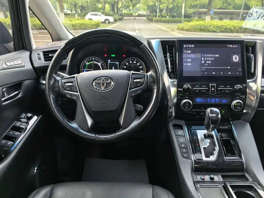 Toyota Vellfire 2021 — фото 11