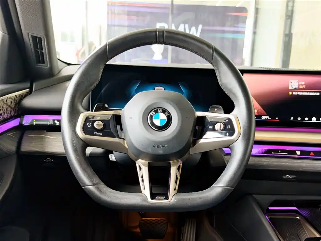 BMW 5 Series 2025 — фото 19