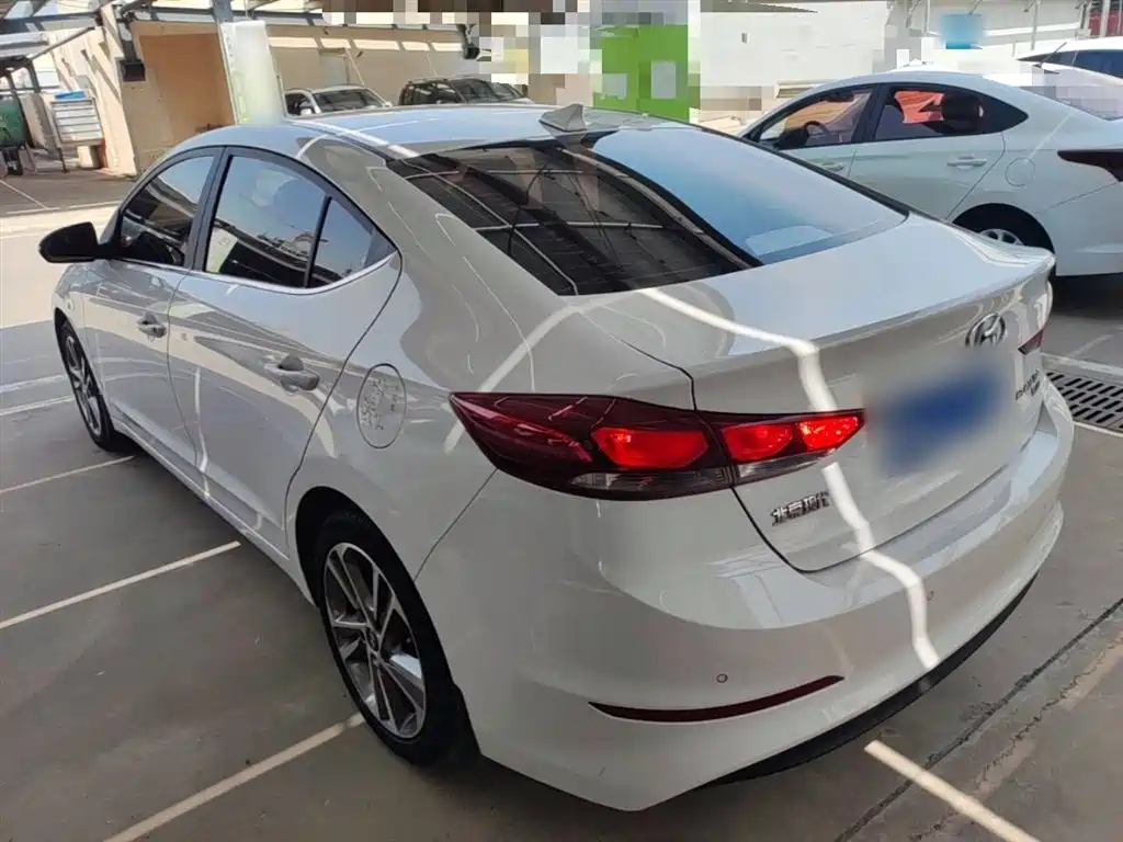 Hyundai Elantra 2016 — фото 5