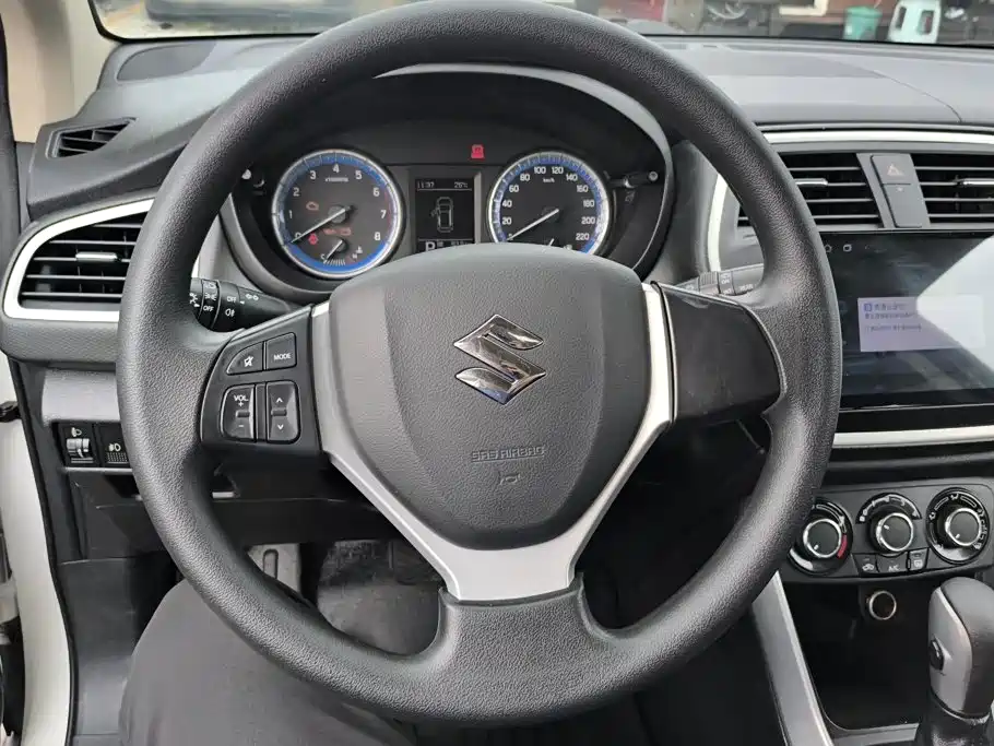 Suzuki S-Cross 2015 — фото 15