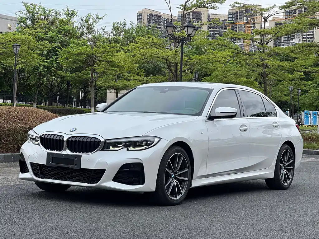 BMW 3 Series 2019 — фото 1