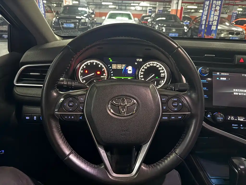 Toyota Camry 2020 — фото 6