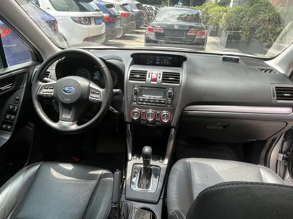 Subaru Forester 2015 — фото 10