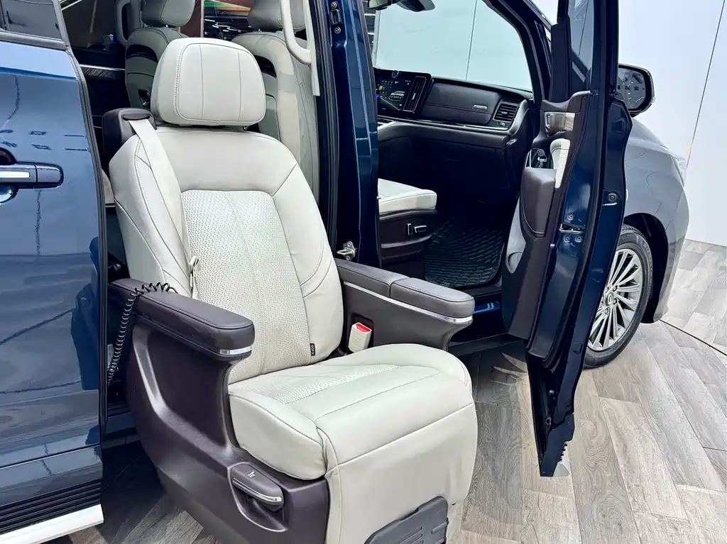 GAC Motor Trumpchi M8 2020 — фото 2
