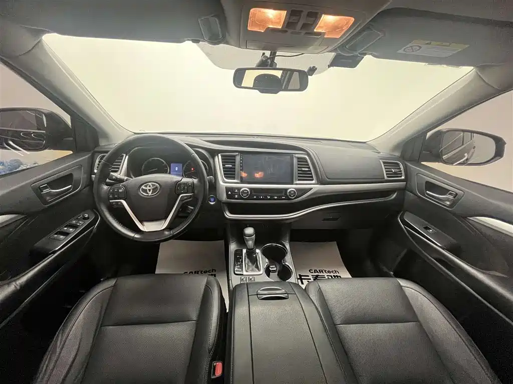 Toyota Highlander 2018 — фото 11