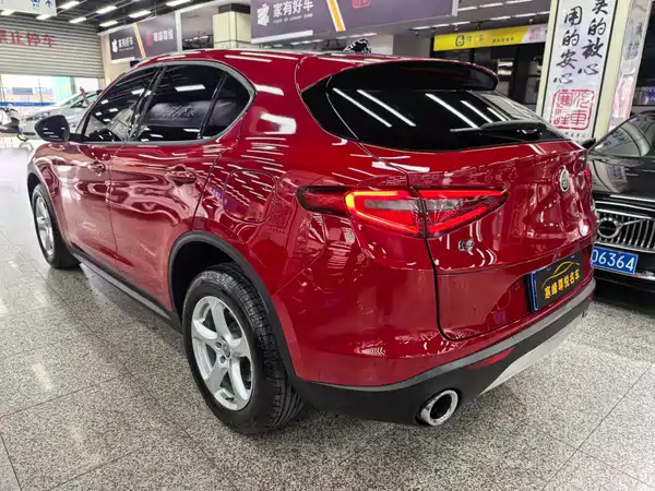 Alfa Romeo Stelvio 2017