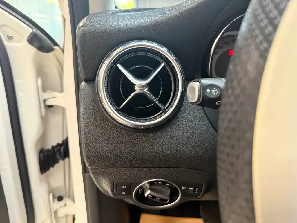 Mercedes-Benz GLA 2015 — фото 15