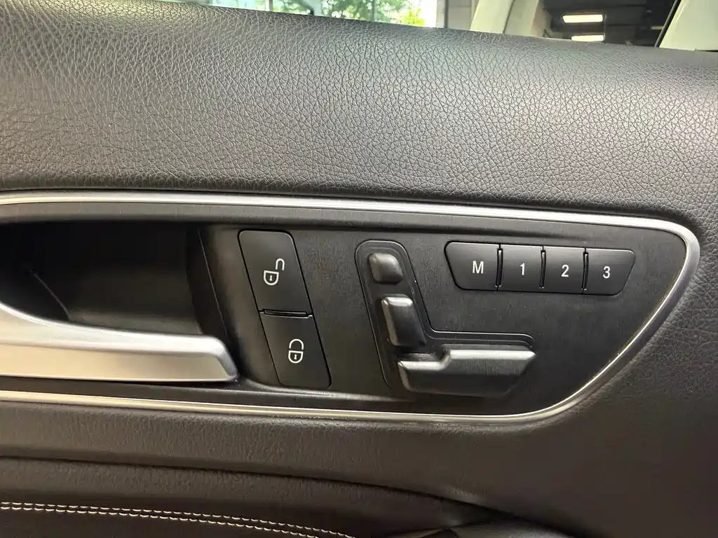 Mercedes-Benz GLA 2015 — фото 16