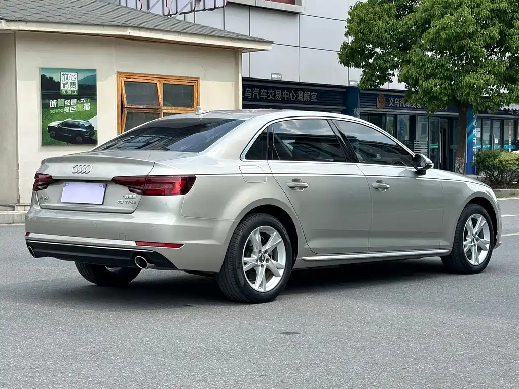 Audi A4L 2018 — фото 13