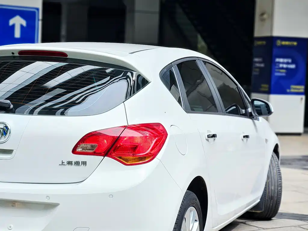 Buick Excelle 2014 — фото 18