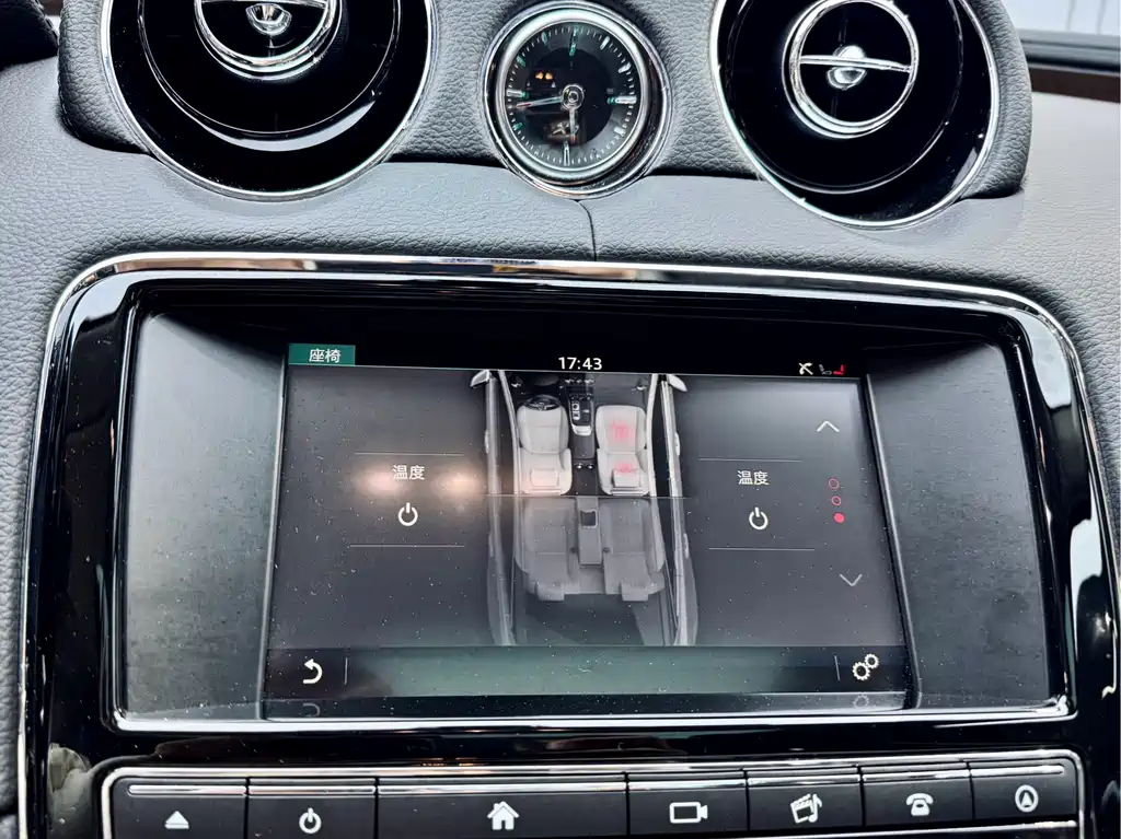 Jaguar XJ 2016 — фото 12