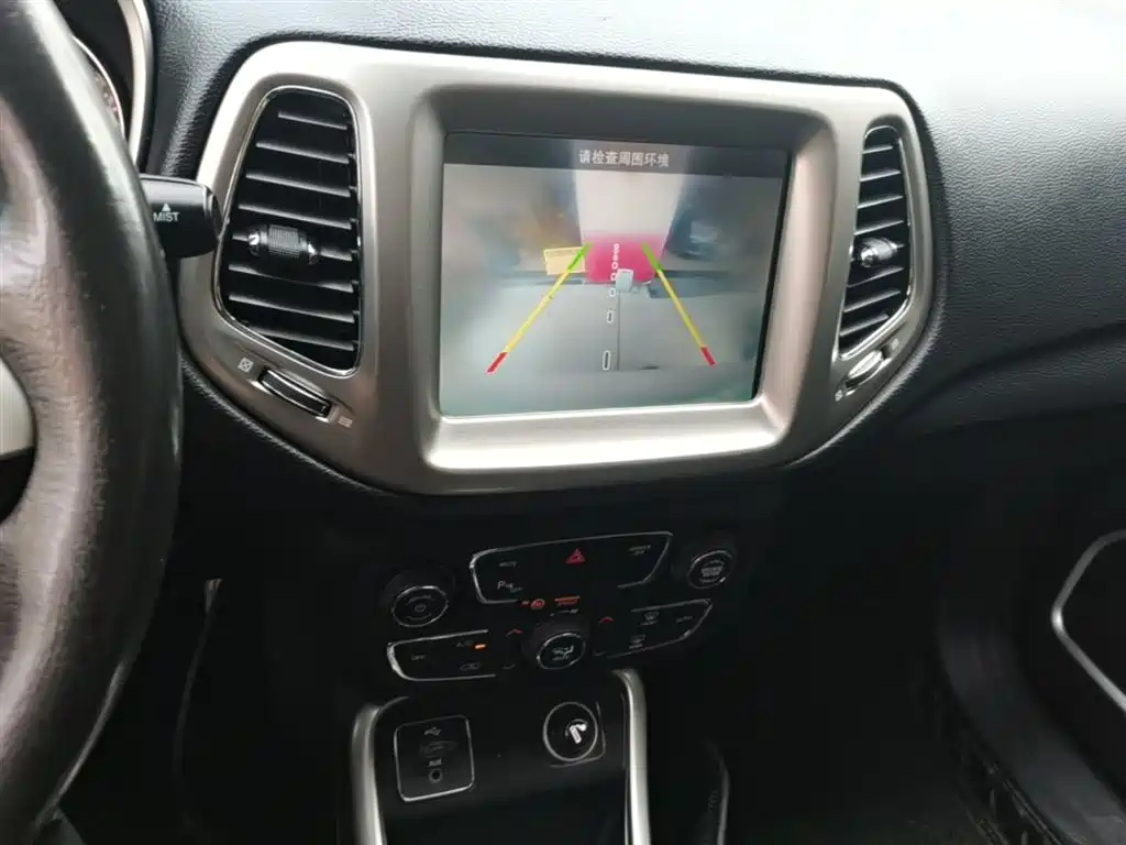 Jeep Compass 2017 — фото 13